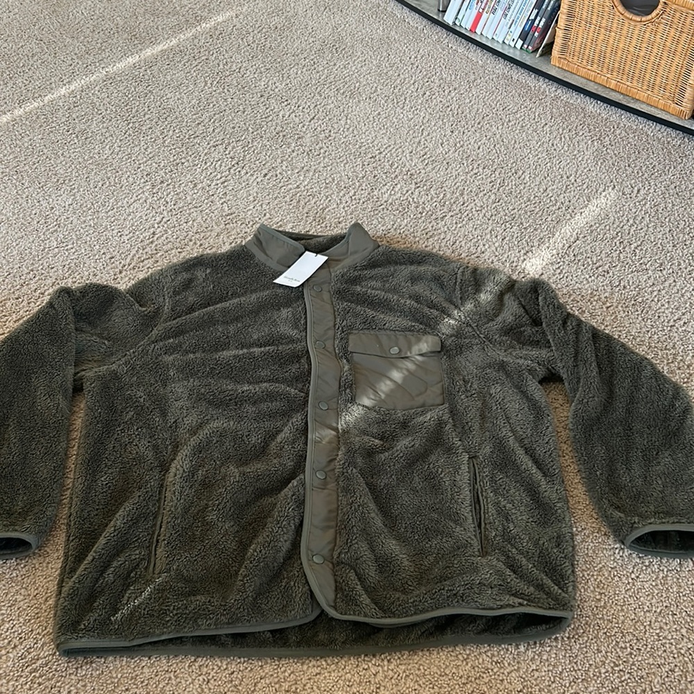 Men’s XXL Green Camo Button Down Sweater